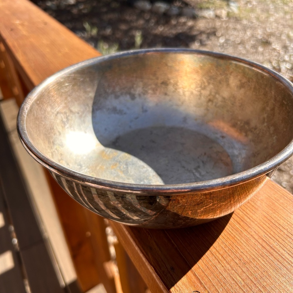 VNT Beautiful unique silver plate bowl